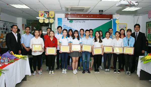 56 sinh viên nhận học bổng "Thịnh Trí Thành Tài" từ Cathay Life Việt Nam ảnh 1