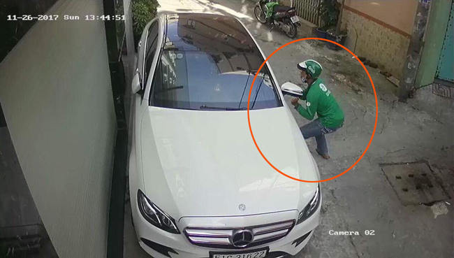 Video trộm bẻ gương xe Mercedes-Benz E300 của 'Ngọc nữ Bolero' Tố My ảnh 1