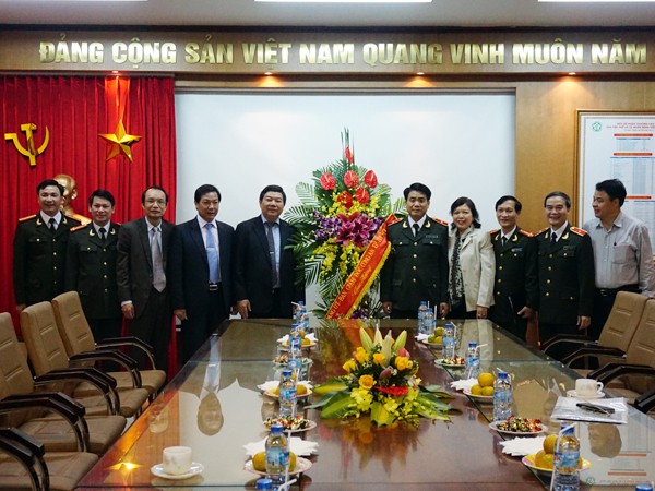 Thiếu tướng Nguyễn Đức Chung chúc mừng các y bác sỹ nhân 60 năm ngày Thầy thuốc Việt Nam ảnh 1