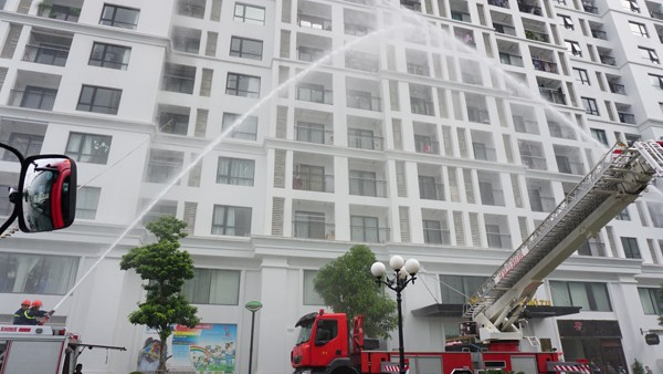 Thực tập phương án chữa cháy cứu nạn tại khu đô thị Times city ảnh 6
