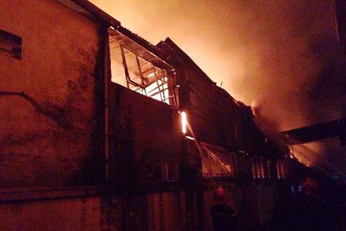 Vụ cháy ở La Phù: Đám cháy bùng phát từ khu vực chứa sơn tường ảnh 4