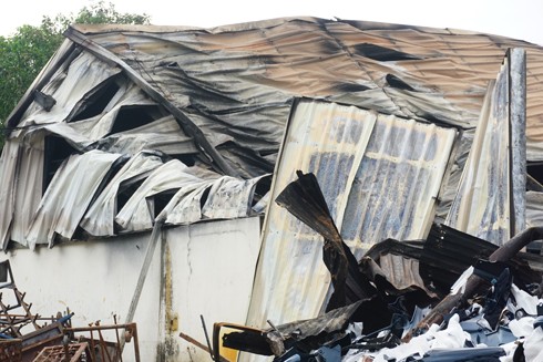Cận cảnh vụ cháy tại kho hàng khu công nghiệp Nội Bài ảnh 1
