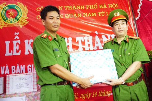 Công an Hà Nội trao nhà tình nghĩa cho thương binh Lê Thanh Hùng ảnh 4