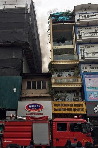 Khẩn trương điều tra nguyên nhân cháy nhà tại phố Nguyễn Thái Học ảnh 2