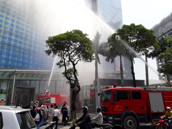 Diễn tập chữa cháy, cứu nạn, cứu hộ tại trung tâm thương mại Lotte Hà Nội ảnh 1
