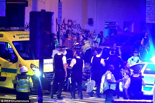 Chi tiết vụ xe lao lên vỉa hè London, hơn 10 người bị thương ảnh 5