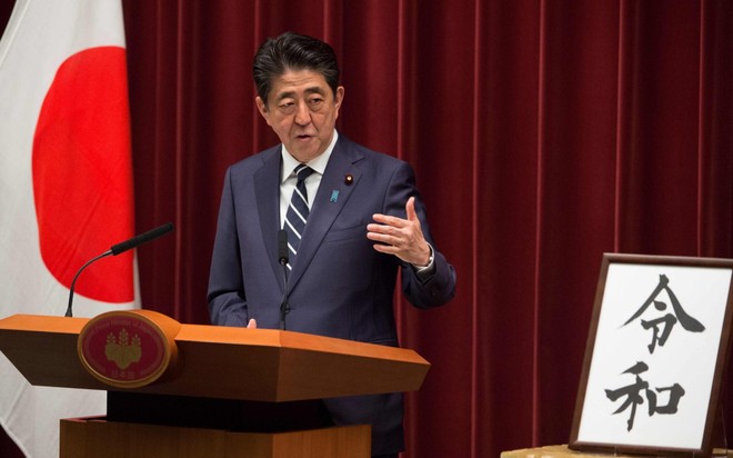Thủ tướng Nhật Bản Shinzo Abe giải thích ý nghĩa niên hiệu Reiwa (Lệnh Hòa)