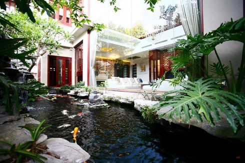 Biệt thự Hà Nội có bể bơi rộng trên sân thượng