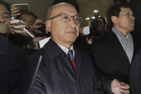 Hàn Quốc bắt giữ cựu Bộ trưởng Y tế sau khi luận tội tổng thống ảnh 1