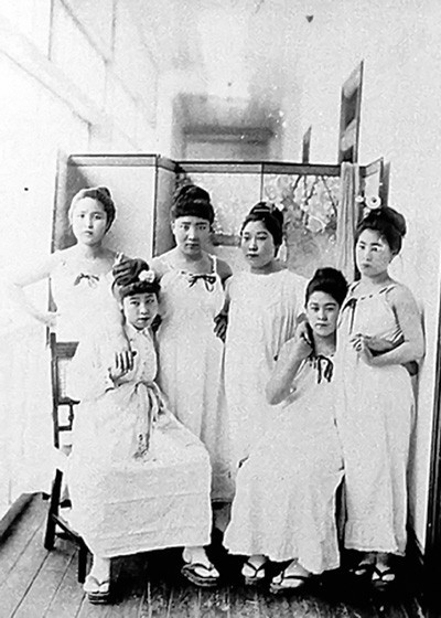 Bộ ảnh cổ quý hiếm về phụ nữ Nhật Bản những năm 1880-1897 ảnh 16