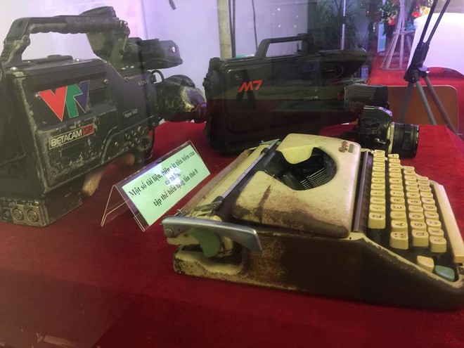 Hiến tặng nhiều kỷ vật quý cho Bảo tàng Báo chí Việt Nam ảnh 2