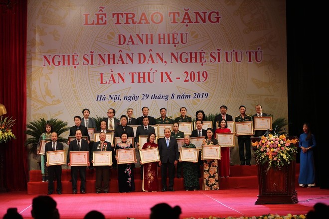 Thủ tướng Chính phủ Nguyễn Xuân Phúc: Các nghệ sĩ góp phần lan tỏa giá trị văn hóa Việt Nam ra thế giới ảnh 2