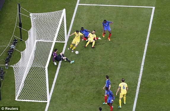 Payet chói sáng, Pháp thắng nghẹt thở trận khai màn EURO 2016 ảnh 1