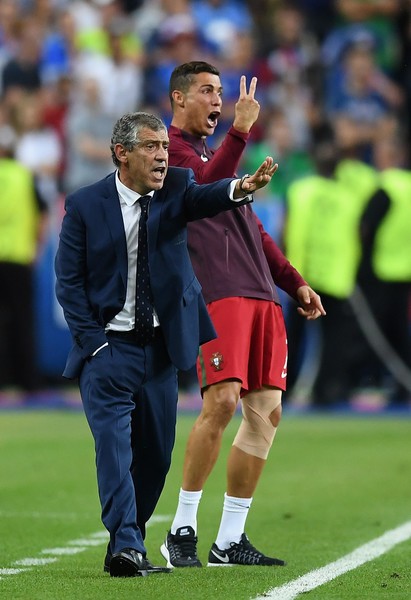 Bất chấp chân đau, Ronaldo sốt sắng chỉ đạo như HLV ảnh 6