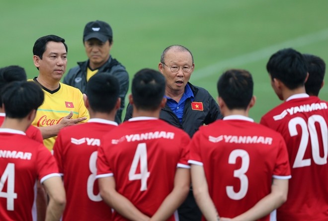 "Phân thân" với 2 đội tuyển, vì sao HLV Park Hang-seo chưa được tăng lương? ảnh 2