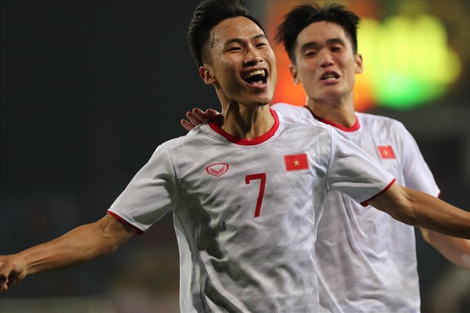 Ngôi sao U23 Việt Nam nhập viện cấp cứu sau pha va chạm ở V-League ảnh 3