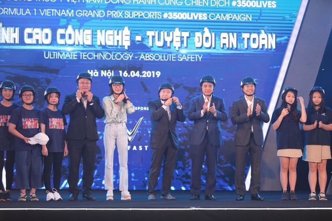 Việt Nam Grand Prix tặng 10.000 mũ bảo hiểm tiêu chuẩn cho học sinh, sinh viên ảnh 4
