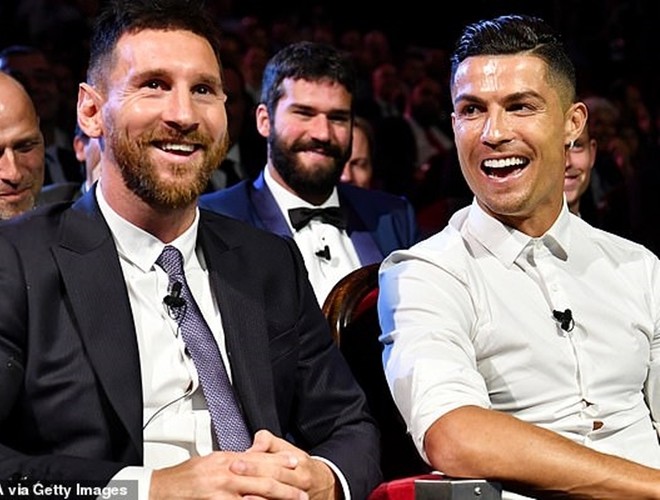 Ronaldo gây sốt khi coi Messi như bạn, hẹn sớm ăn tối cùng nhau ảnh 1