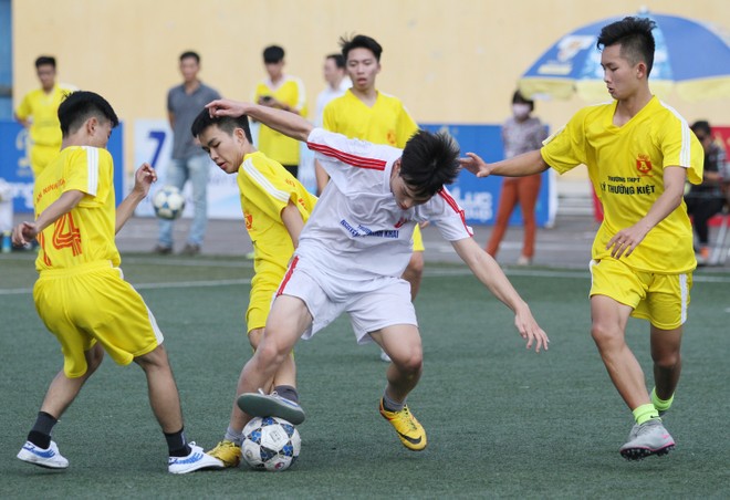 Kết quả, hình ảnh lượt trận cuối vòng bảng giải bóng đá học sinh THPT Hà Nội 2015 ảnh 5