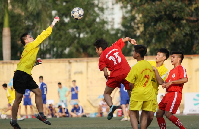 Kết quả, hình ảnh lượt trận cuối vòng bảng giải bóng đá học sinh THPT Hà Nội 2015 ảnh 18