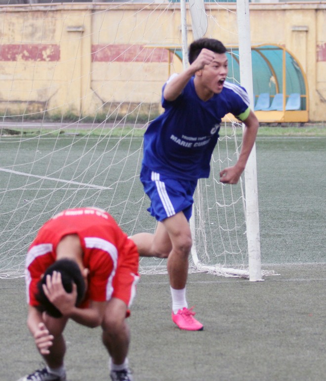 Hình ảnh vòng tứ kết, lịch bán kết giải bóng đá học sinh THPT Hà Nội 2015 ảnh 11