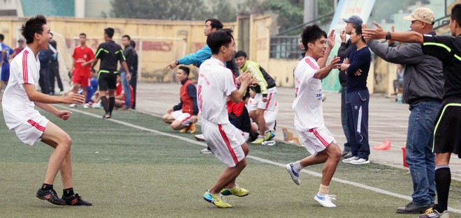 Hình ảnh vòng tứ kết, lịch bán kết giải bóng đá học sinh THPT Hà Nội 2015 ảnh 15