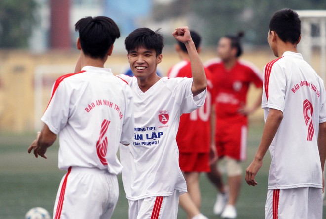 Hình ảnh vòng tứ kết, lịch bán kết giải bóng đá học sinh THPT Hà Nội 2015 ảnh 14
