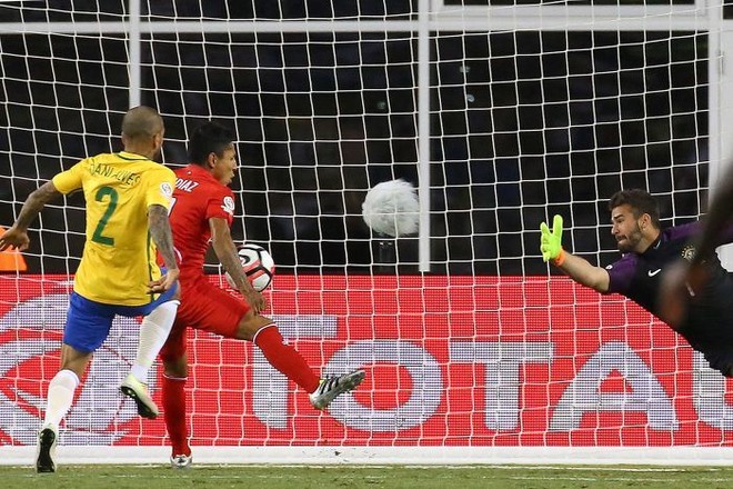 "Bàn thắng bằng tay" khiến Brazil cay đắng rời Copa America 2016 ảnh 1
