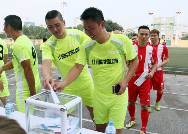 Bằng Kiều "đối đầu" Hồng Sơn trong trận đấu bóng đá từ thiện đầy ý nghĩa ảnh 12