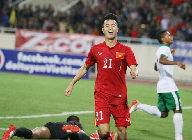 Thầy trò Hữu Thắng ghi điểm trong trận đấu Thủ tướng Nguyễn Xuân Phúc dự khán ảnh 6