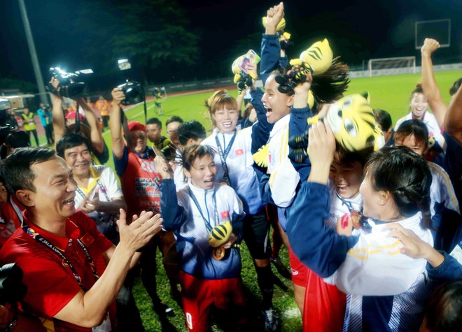 Chuyển hết tiền thưởng bóng đá nam sang, tuyển nữ Việt Nam nhận gần 4 tỷ đồng ảnh 1