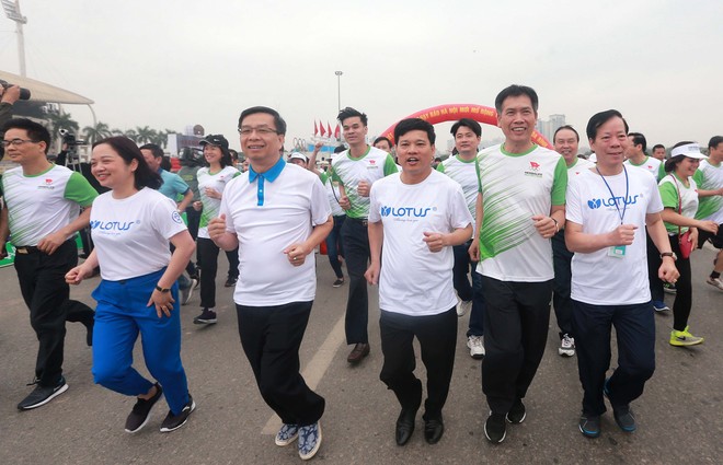 8.000 người dân Hà Nội hưởng ứng "Ngày chạy Olympic vì sức khỏe toàn dân" ảnh 2