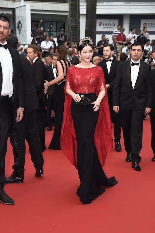 Lý Nhã Kỳ gây choáng vì đội “vương miện” lên thảm đỏ Cannes! ảnh 8