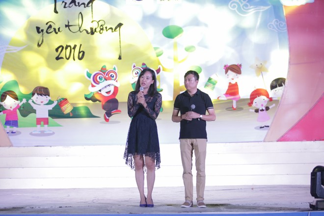 Hoa hậu Thu Vũ cùng "thần tượng" trao quà Trung Thu cho trẻ em ảnh 14