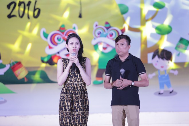 Hoa hậu Thu Vũ cùng "thần tượng" trao quà Trung Thu cho trẻ em ảnh 13