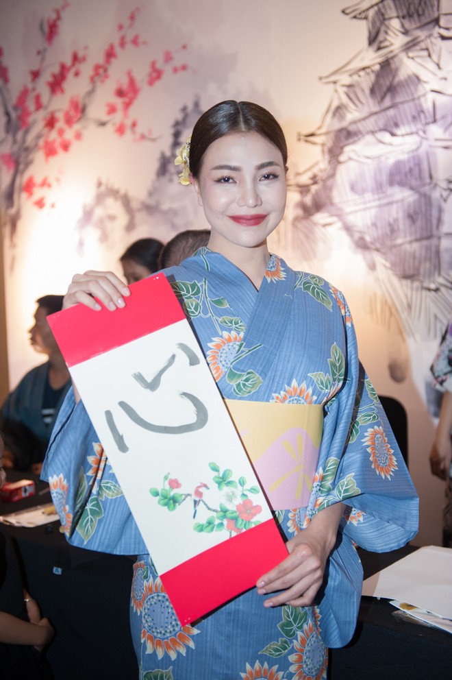 Dàn "sao" đẹp lạ trong trang phục Kimono ảnh 9