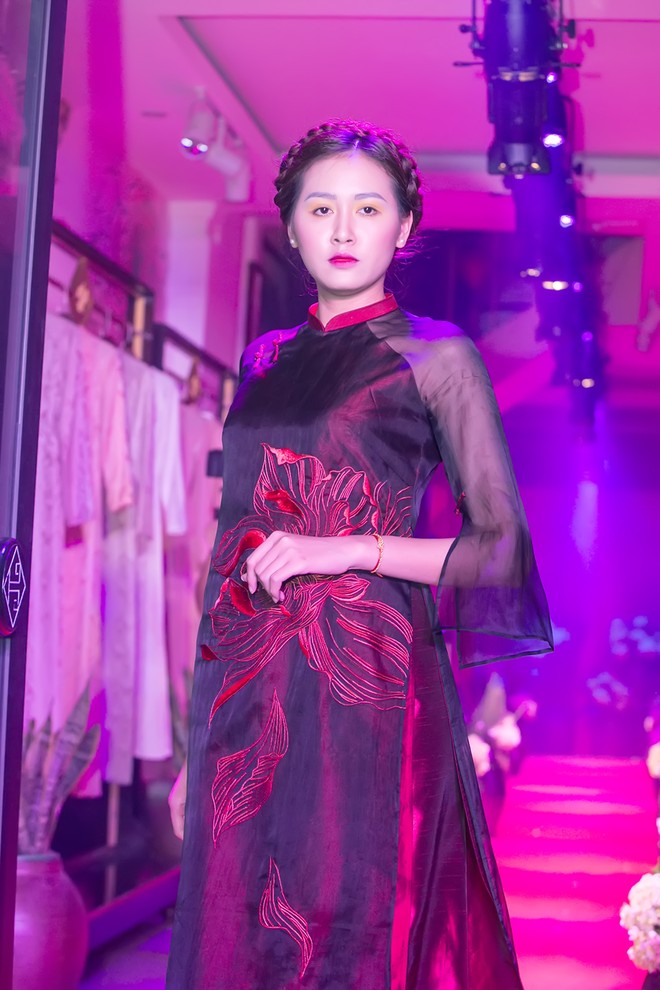 Hoa hậu Ngọc Hân mặc áo dài lấy cảm hứng từ nhân vật Thánh mẫu ảnh 13
