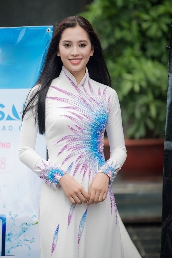 "Mổ xẻ" lý do Trần Tiểu Vy đăng quang "Hoa hậu Việt Nam 2018" ảnh 1