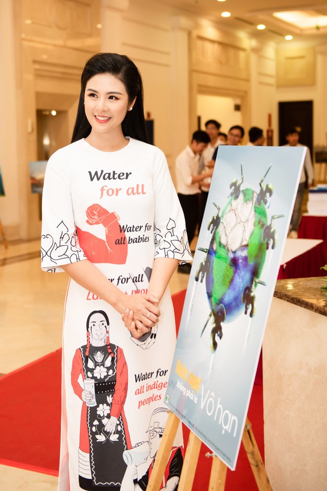 Hoa hậu Ngọc Hân thiết kế áo dài mang thông điệp bảo vệ nước ảnh 6