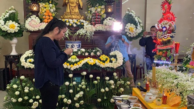 Thi hài Anh Vũ đã về đến TP.HCM, gia đình phát tang tại chùa ảnh 3