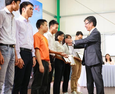 Toyota Việt Nam trao học bổng cho sinh viên xuất sắc ảnh 1