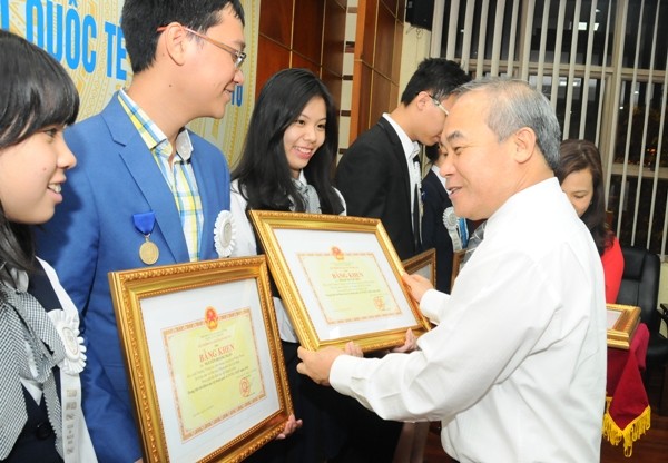 Nhiều học sinh Việt Nam đoạt giải quốc tế về nghiên cứu khoa học ảnh 2