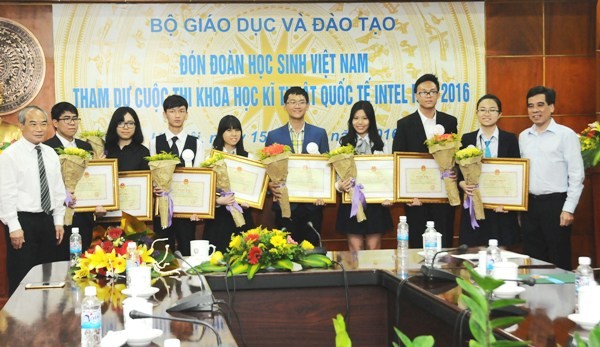 Nhiều học sinh Việt Nam đoạt giải quốc tế về nghiên cứu khoa học ảnh 1