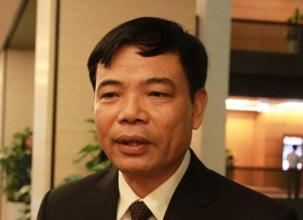Tân Bộ trưởng Bộ NN&PTNT Nguyễn Xuân Cường bên hành lang Quốc hội sáng 28-7