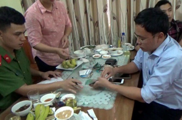 Thủ tướng yêu cầu xử lý nghiêm vụ nhà báo Duy Phong nhận tiền ở Yên Bái ảnh 1