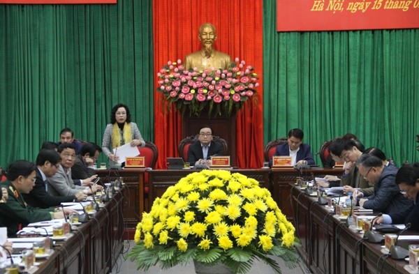 Phó Bí thư thường trực Thành ủy Ngô Thị Thanh Hằng điều hành phiên thảo luận về công tác xây dựng Đảng