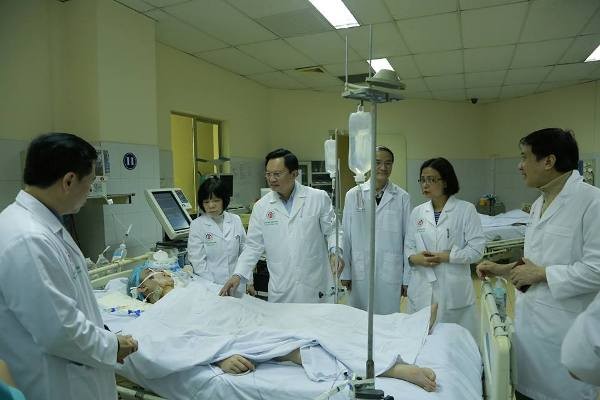64 y bác sĩ Việt Nam lần đầu tiên thực hiện ghép phổi từ người cho chết não ảnh 1