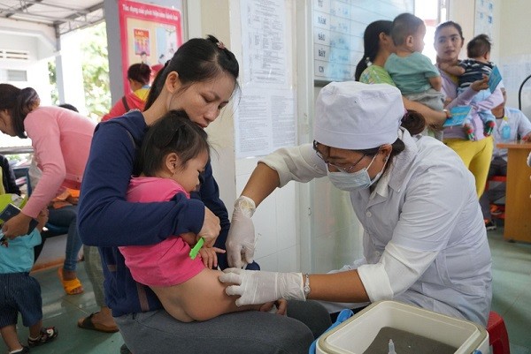 Nhiều địa phương khan hiếm vaccine dịch vụ, Cục Quản lý dược vào cuộc điều phối ảnh 1