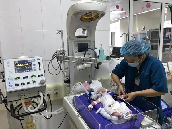 Thai phụ bất ngờ tử vong, các bác sĩ bật "báo động đỏ" để mổ cứu thai nhi ảnh 1
