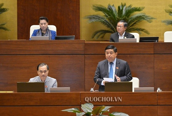 Bộ trưởng Bộ KH&ĐT Nguyễn Chí Dũng giải trình trước Quốc hội